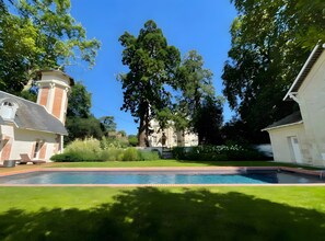 Pool - Guest Room 'Chambre D'hôtes Bleue' with Wi-Fi and Air Conditioning (Azay-sur-Cher)