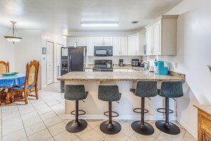 Apartment (1 Bedroom) | Interior - 4 Mi to Beach: Unit w/ Pool Access in Little River (Little River)