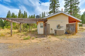 House (3 Bedrooms) | Interior - Outdoor Adventure Haven - 15 Mi to Mount Shasta! (Weed)