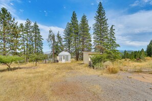 House (3 Bedrooms) | Interior - Outdoor Adventure Haven - 15 Mi to Mount Shasta! (Weed)