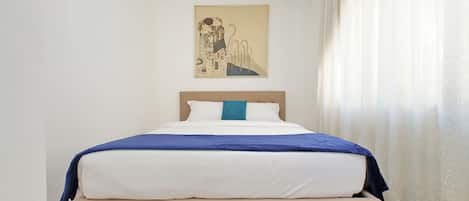 1 slaapkamer, een strijkplank/strijkijzer, gratis wifi, beddengoed