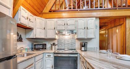 2 Mi to Smoky Mtns Natl Park! Hot Tub Hideaway