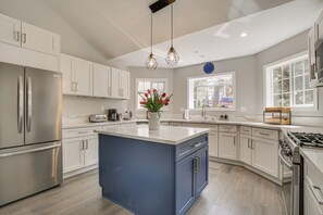 House (5 Bedrooms) | Interior