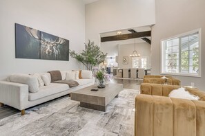 House (5 Bedrooms) | Interior