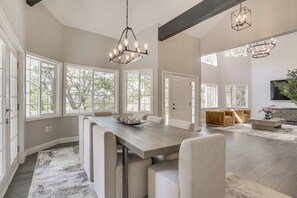 House (5 Bedrooms) | Interior