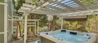 1 Mi to Lake Arrowhead! Luxe Group Getaway