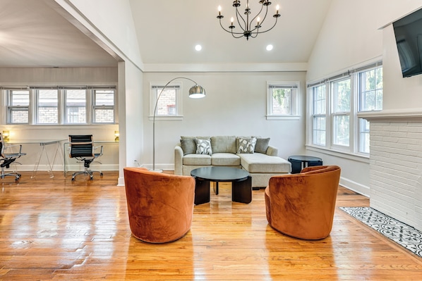House (5 Bedrooms) | Interior