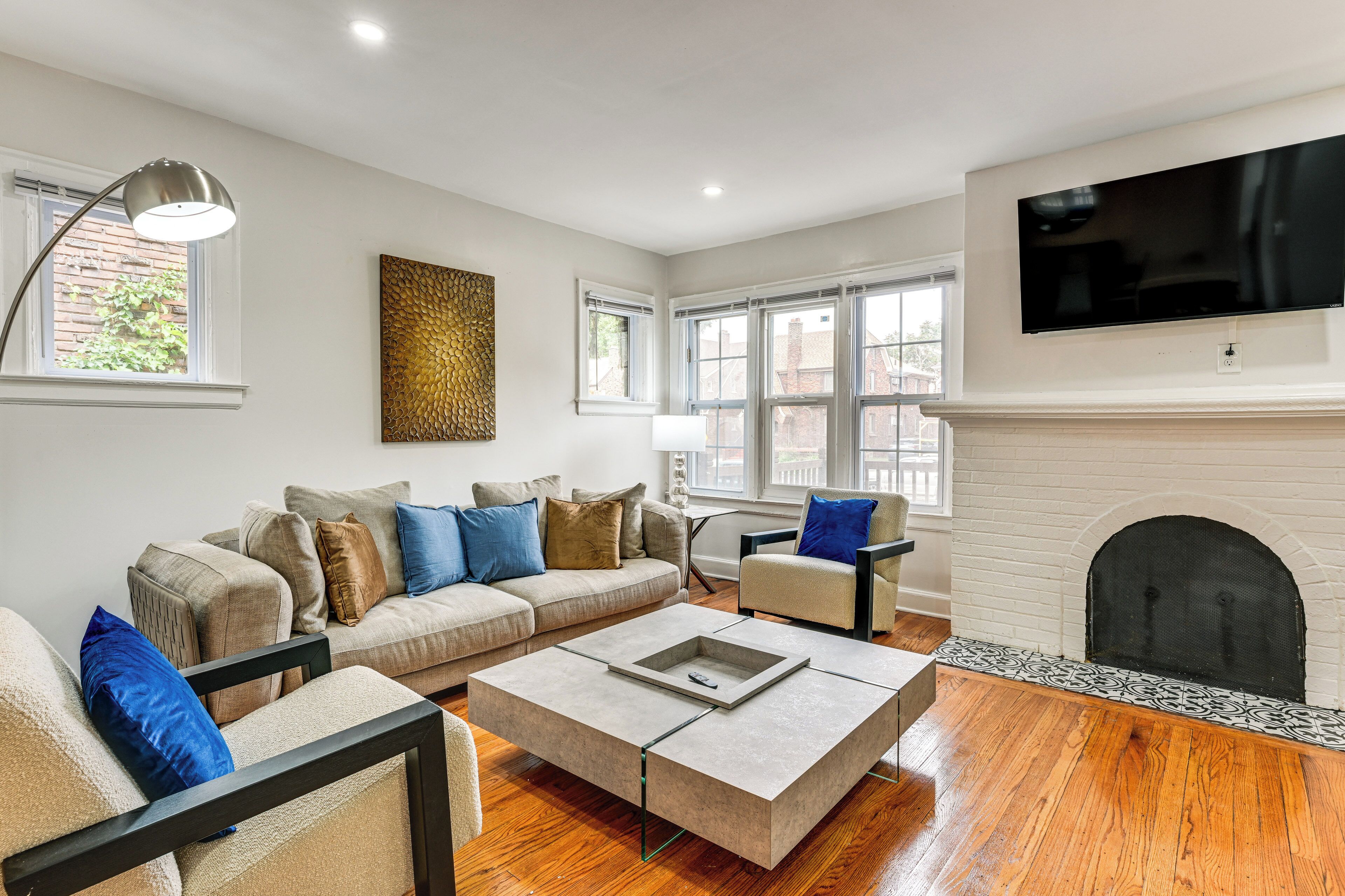 House (5 Bedrooms) | Interior