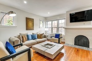 House (5 Bedrooms) | Interior