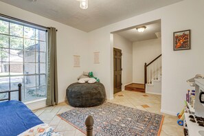 Apartment (2 Bedrooms) | Interior - Bike & Explore: Family Home in The Woodlands! (The Woodlands)
