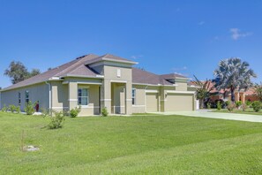 House (4 Bedrooms) | Front of property