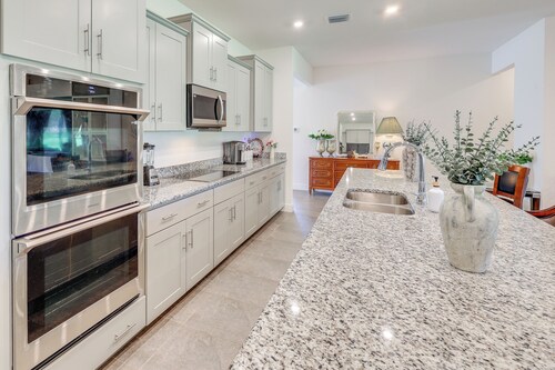 2 Mi to Golf! Punta Gorda Gem w/ Pet-friendly Yard