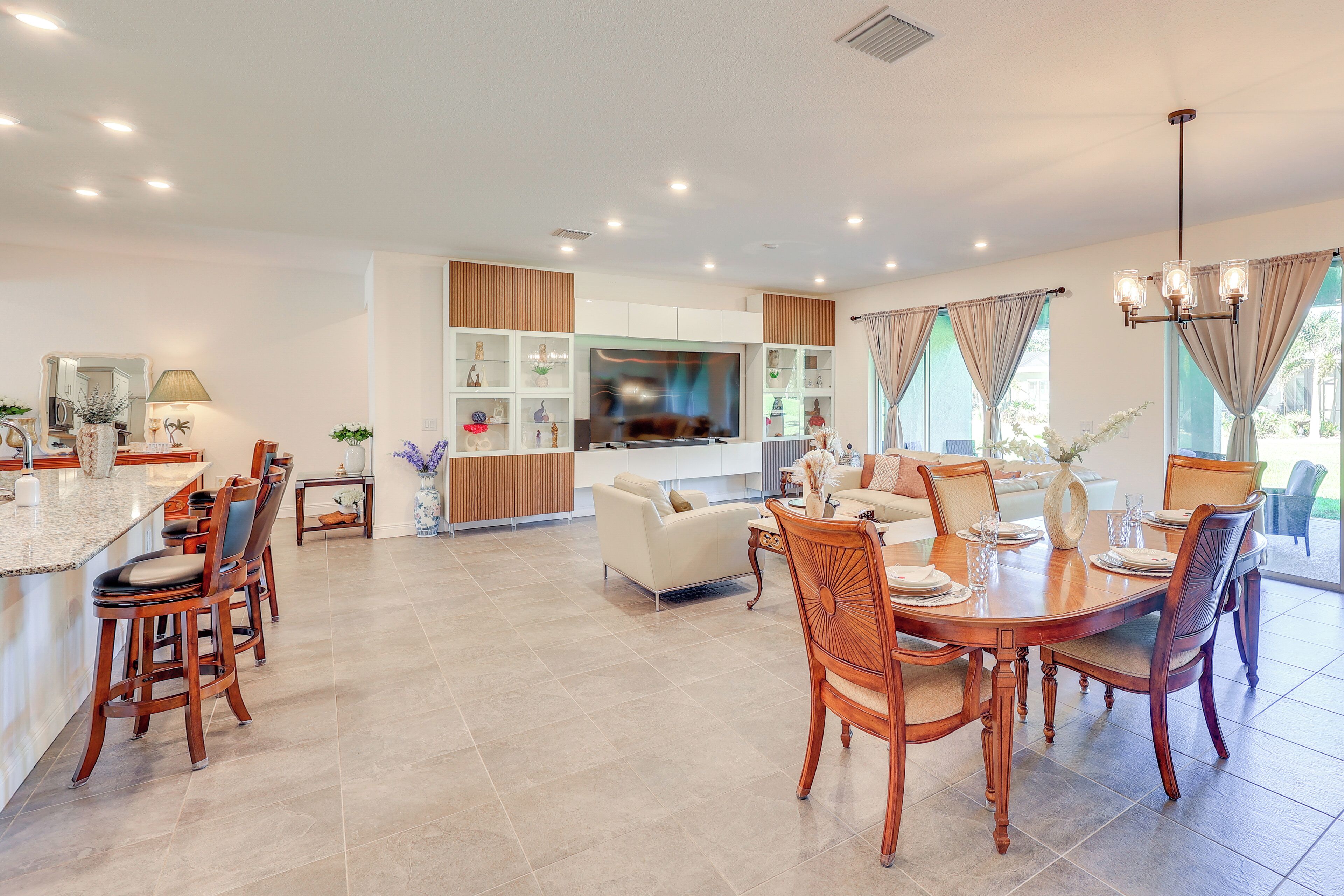 House (4 Bedrooms) | Interior