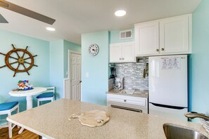 Apartment (1 Bedroom) | Interior - Balcony w/ Ocean View! North Beach 2nd-floor Condo (Corpus Christi)