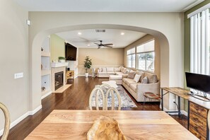 House (4 Bedrooms) | Interior