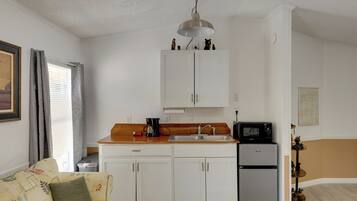House (1 Bedroom) | Interior