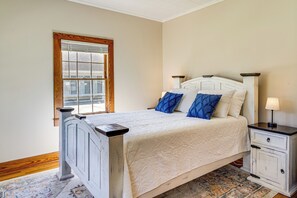 Interior - Sunshine Under the Oak: Baldwin Home w/ Patio! (Baldwin)