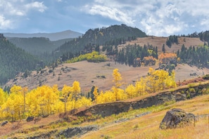 A mountainous landscape with autumn foliage, a rocky outcrop, and a clear sky. - 7 Mi to Bighorn Natl Forest: Dog-friendly Home (Dayton)