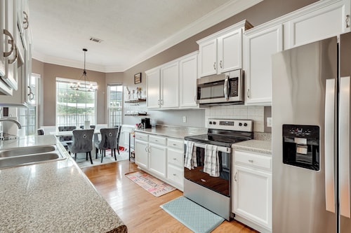 14 Mi to Augusta! Family Home w/ Pet-friendly Yard