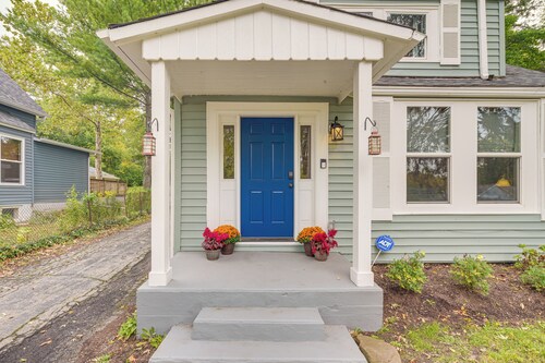 Fire Pit & Grill: Family Home on Fox River Trail!