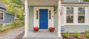 Fire Pit & Grill: Family Home on Fox River Trail!