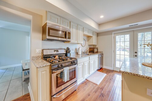 Fire Pit & Grill: Family Home on Fox River Trail!