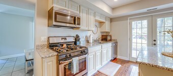 Fire Pit & Grill: Family Home on Fox River Trail!