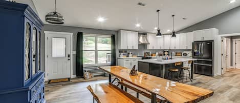 House (4 Bedrooms) | Interior