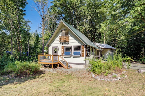 Walk to Skykomish River: Wooded Escape w/ Fire Pit