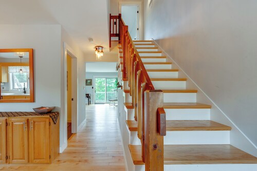 Mtn Views, On-site Trails! Spacious Bartlett Home