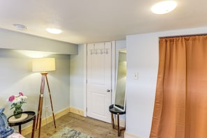 House (2 Bedrooms) | Interior - Steps to Dtwn Kalispell! Pet-friendly Home w/ Yard (Kalispell)
