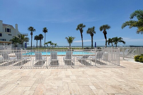 Gulf Views, Steps to Beach: Redington Shores Condo