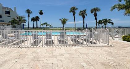 Gulf Views, Steps to Beach: Redington Shores Condo