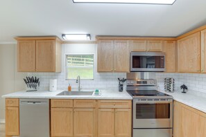 House (3 Bedrooms) | Interior