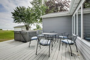 Interior - Lakefront Home W/dock Near Fond Du Lac (Fond du Lac)