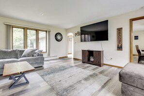 House (3 Bedrooms) | Interior