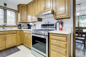 House (3 Bedrooms) | Interior