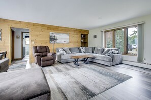 Interior - Lakefront Home W/dock Near Fond Du Lac (Fond du Lac)