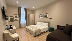 Deluxe Double or Twin Room | In-room safe, desk, blackout drapes, WiFi (free) - Rooms Porta Genova (Milan)
