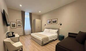 Deluxe Double or Twin Room | In-room safe, desk, blackout drapes, free WiFi - Rooms Porta Genova (Milan)