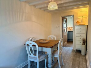 Cottage | Dining - Rhianfa (Llanfairpwllgwyngyll)
