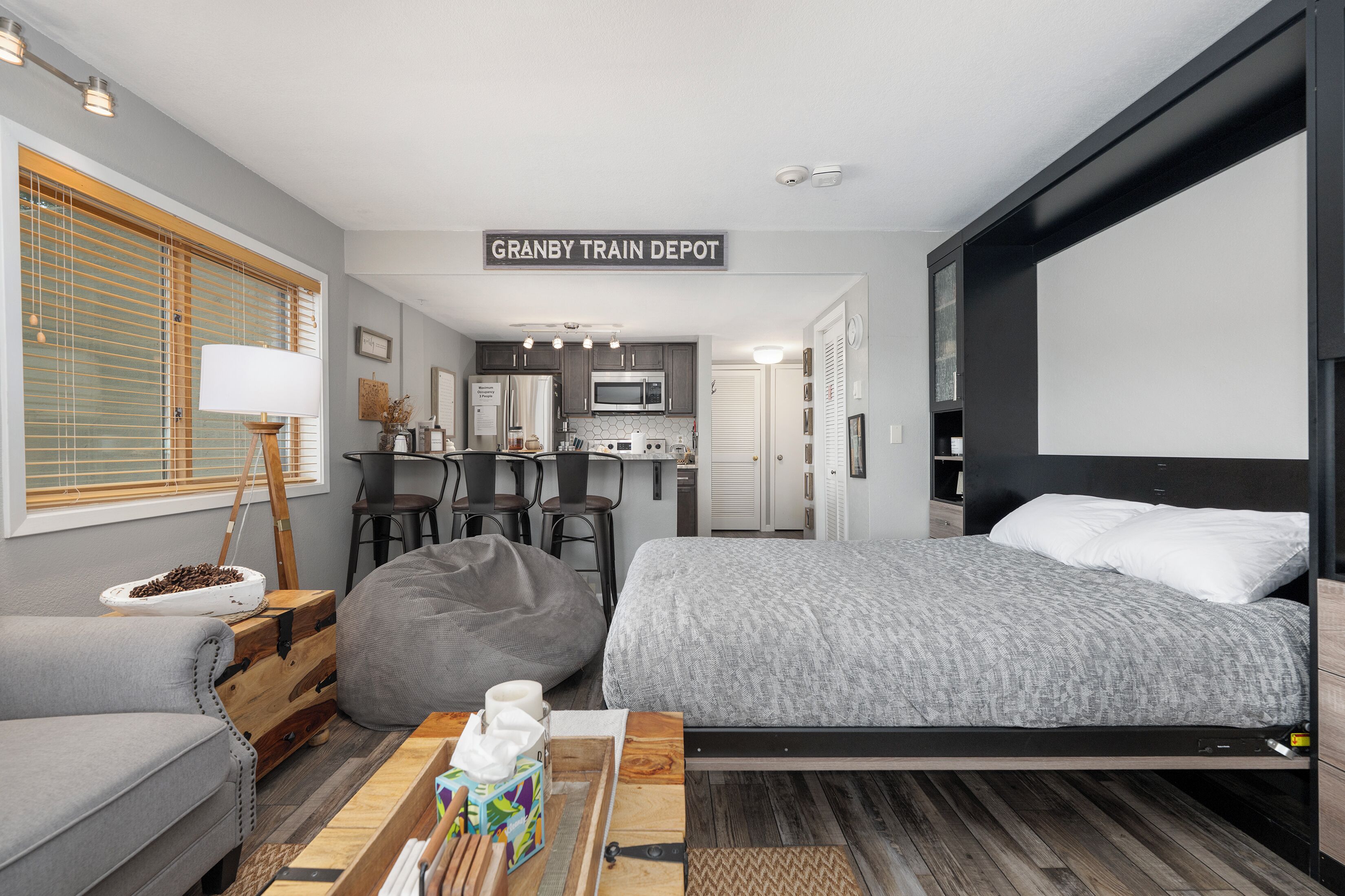 Travel crib, WiFi (free), bed sheets
