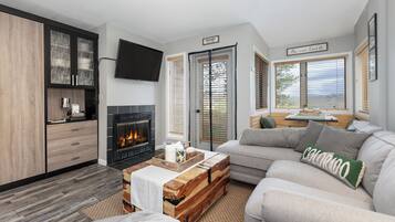 Smart TV y chimenea