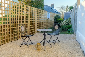 Outdoor dining - Cosy cottage, conveniently located in the heart of Cornwall, perfect family base (Saint Dennis)