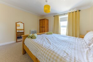 2 bedrooms, iron/ironing board, WiFi, bed sheets