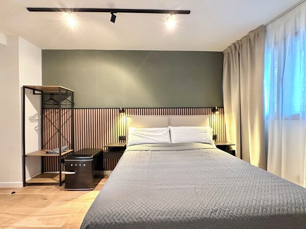 Deluxe Tek Büyük Yataklı Oda, Şehir Manzaralı | Ücretsiz kablosuz İnternet