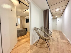 Deluxe Double Room, City View | Egyptian cotton sheets, premium bedding, memory foam beds, free WiFi - Hostal Rambla Alicante (Alicante)