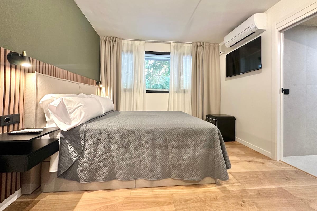 Deluxe Double Room, City View