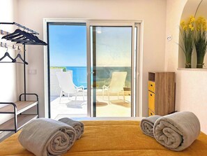 3 chambres, coffre-fort, fer et planche Ă repasser