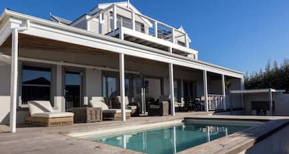 Luxury and peaceful 4-bedroom house in Kommetje, Cape Town